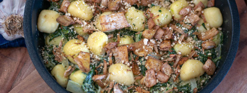 Jackfrucht Spinat Pfanne mit Gnocchi, Who’s jack, who’s jack jackfruit, who’s jack jackfrucht, jackfruit, jackfrucht, jackfruit bestellen, jackfrucht kaufen, jackfruit kaufen, bio-jackfruit, bio-jackfrucht, who's jack, fleischersatz, alternative zu fleisch, jackfruit frikassee, jackfruit geschnetzeltes, jackfruit geschmack, jackfruit burger, jackfruit pulled pork, jackfruit bbq, jackfruit pulled pork bestellen, chefkoch jackfruit, jackfruit gulasch, jackfruit bolognese, jackfruit fleischersatz, jackfruit stinkfrucht, jackfruit deutsch, jackfruit curry, jackfruit curry rezept, jackfruit kalorien, jackfruit tree, jackfruit durian, jackfruit kaufen, jackfruit rezepte, jackfruit rezept, jackfruit brigitte, jackfruit baum kaufen, jackfruit bao, jackfruit dose, jackfruit grillen, jackfruit herkunft, jackfruit salat, jackfruit döner, jackfruit kohlenhydrate, jackfruit durian unterschied, jackfruit nährwerte, jackfruit dm, jackfruit edeka, jackfruit kaufen edeka, jackfruit rossmann, upton naturals jackfruit, jackfruit is durian, upton jackfruit germany, upton jackfruit, alnatura jackfruit, jacky f jackfruit, lotao jackfruit, govinda jackfruit, jackfruit kern, jackfruit kaufen köln, jackfruit stinkt, jackie jackfruit, jackfruit bei rewe, jackfruit geruch, jackfruit fleischersatz de, jackfruit gerichte, jackfruit fleischersatz rezepte, jackfruit vs durian, grüne jackfruit, jackfrucht rezepte